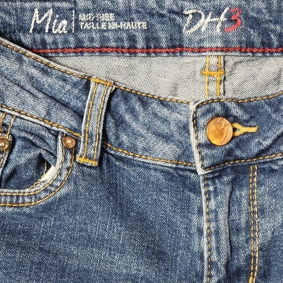 Mia | Women's Mid Rise Light Wash Denim Jean Shorts - Picture 3 of 7